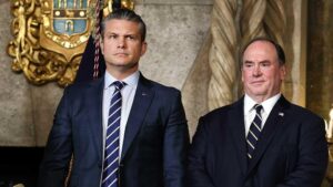 Axios рассказал о конфликте между уволенным министром ВМС США и Хегсетом