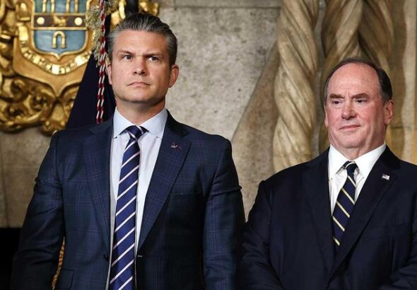 Axios рассказал о конфликте между уволенным министром ВМС США и Хегсетом