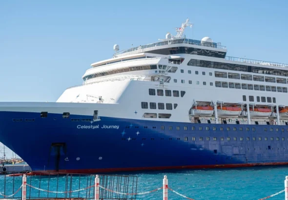 Круизные лайнеры угодили в пробку в Ормузском проливе