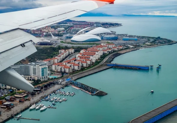 Слетать в июле — 50 тыс. на одного: россиянин решил отомстить сочинцам за дорогие авиабилеты