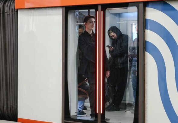 В Москве встали поезда на Сокольнической линии метро