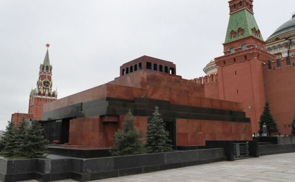 В Москве приостановлен допуск посетителей в мавзолей Ленина
