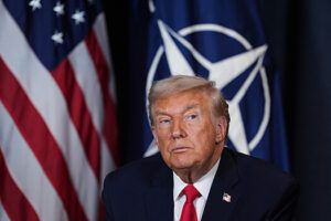 Трамп назвал лидера демократов угрозой для США