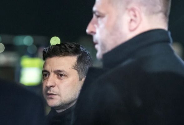 AP: коррупционный скандал вокруг Ермака ставит Зеленского в неловкое положение