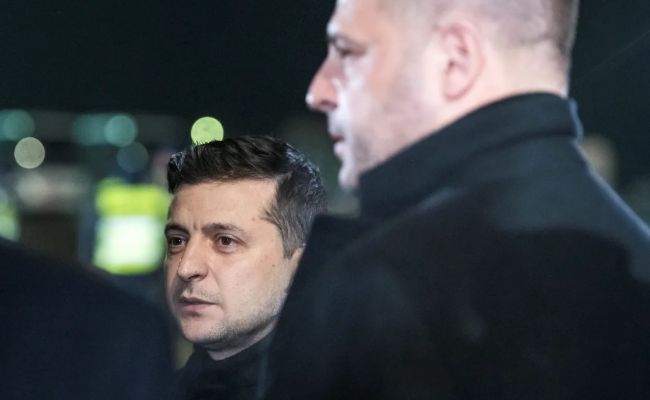 AP: коррупционный скандал вокруг Ермака ставит Зеленского в неловкое положение