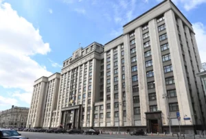 Дума приняла закон об аресте имущества релокантов за пакости России из-за рубежа