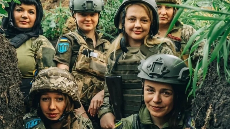 Казнь ведьм Зеленского: в шахте Рай-Александровки найдены тела боевичек ВСУ