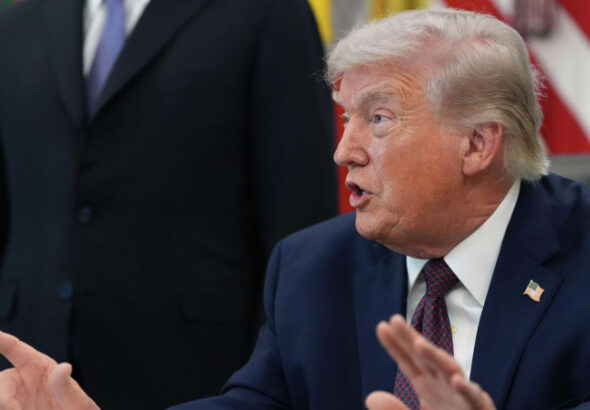 «Очень хорошие переговоры» на фоне ударов: Трамп оценил диалог с Ираном
