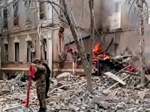 После удара «Орешником» в Киеве показали разрушенный штаб Сухопутных войск ВСУ: последняя сводка СВО на 25.05.2026 от Юрия Подоляки
