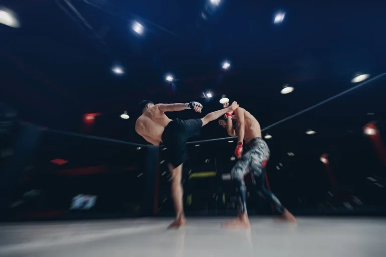 Российским бойцам ММА вернули флаг и гимн на юниорских соревнованиях