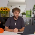 Сбежавший из России топ-блогер учит релокантов решать «дорогую» проблему на родине