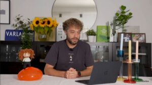 Сбежавший из России топ-блогер учит релокантов решать «дорогую» проблему на родине