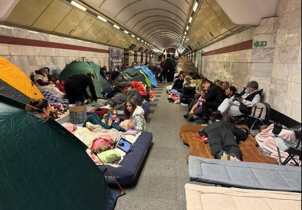 «Их выбор»: Киев и другие города Украины в огне, киевляне прячутся в метро